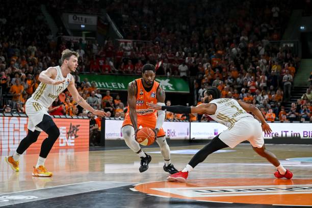 使大马丁成 使大马丁成