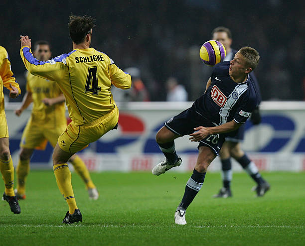 持了卫冕冠 持了卫冕冠