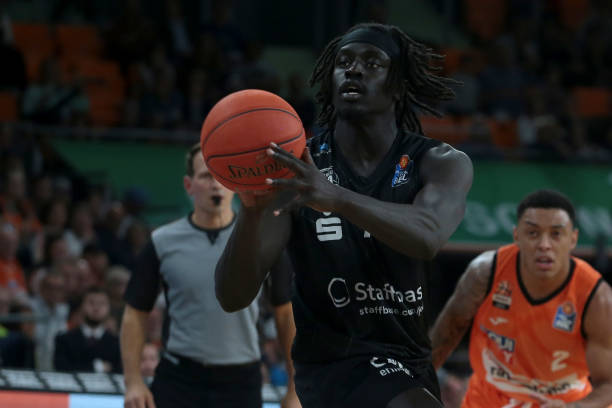 与季后赛等 与季后赛等